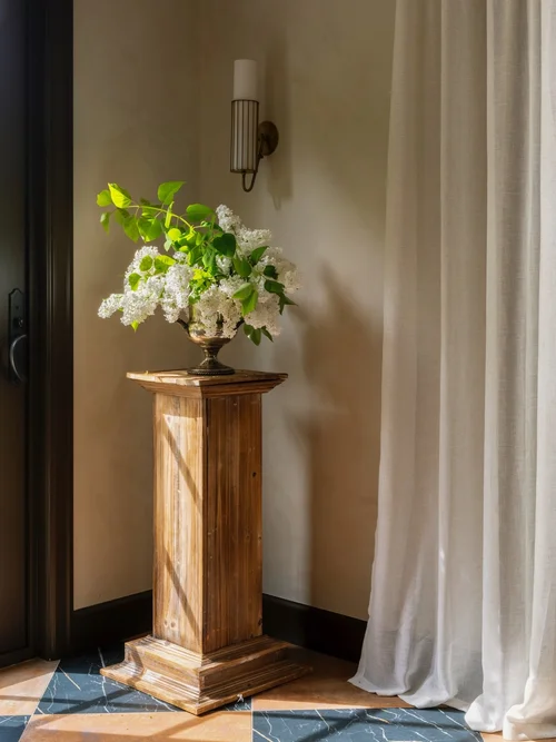 Soft light and fresh flowers